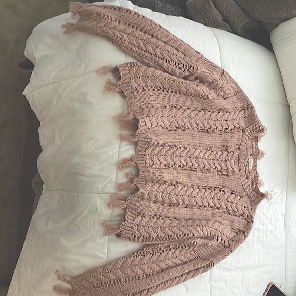 Rose cableknit sweater with tassels - Picture 2 of 2
